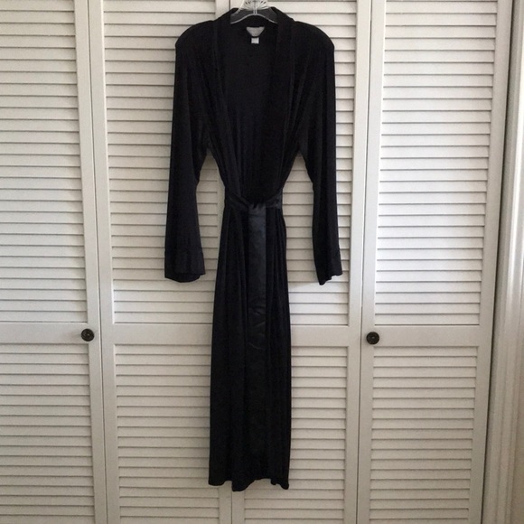 Charter Club black robe with satin and lace detailing. - Picture 1 of 4